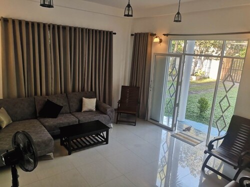 Bild 2 - 5 Zimmer Einfamilienhaus zum Kaufen in Habaraduwa