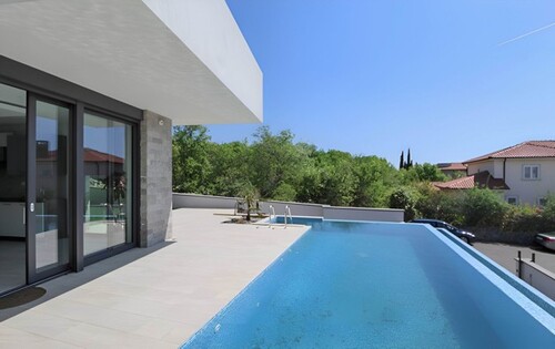 Bild 2 - 8 Zimmer Einfamilienhaus zum Kaufen in Kostrena