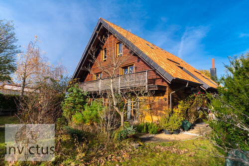 Aussenbereich + Grundstück - Ein exklusives Anwesen, an dem Ruhe Luxus wird – und Natur auf Stil trifft.