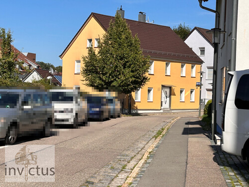 Seitenansicht - 14 Zimmer Mehrfamilienhaus, Wohnhaus zum Kaufen in Ludwigsburg