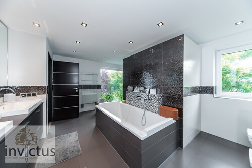 Badezimmer im 1. OG - Einfamilienhaus mit 311,00 m² in Flein zur Miete