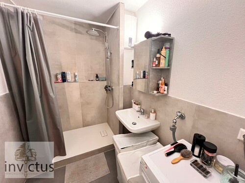 Badezimmer mit super großer Dusche - 