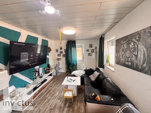 Wohnzimmer - Investition mit Perspektive, sanierungsbedürftige 4- Zimmer Wohnung im Erdgeschoss