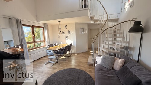 Wohn-/ Essbereich - Hier stimmt alles! Moderne Maisonettewhg. charmanter Süd-Loggia und 2 Tageslichtbädern u. Parken