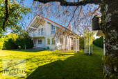 Außenansicht - Zeitlose Eleganz trifft Natur! Exklusive Villa mit Park-Gartenambiente, 2 Kaminen & einer Spa Oase
