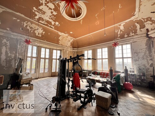 Hauptgebäude - Villa mit 932,00 m² in Coswig zum Kaufen