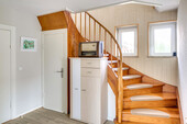 Diele mit Treppe ins OG und Tür zur Kellertreppe - 