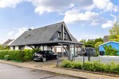Frontansicht mit neuem Carport - Großzügiges Einfamilienhaus mit Einliegerwohnung in Borgstedt