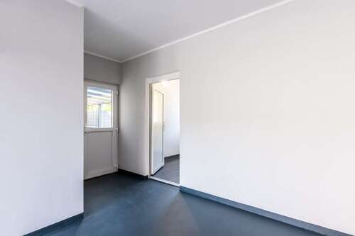 Garage Eingang Terrasse u. Waschküche - 