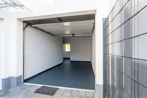 Garage mit Waschküche - 