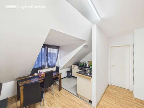 Wohnen - Attraktive DG-Wohnung mit solider Vermietung - 2-Zimmer-Wohnung in Augsburg Lechhausen