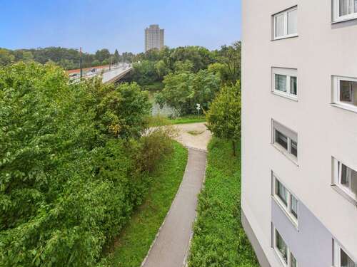 Ausblick - Wohnen am Lech - grün, zentral, lebendig - 1-Zimmer-Wohnung mit Loggia 