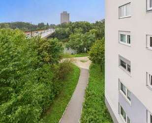 Wohnen am Lech - grün, zentral, lebendig - 1-Zimmer-Wohnung mit Loggia - Augsburg