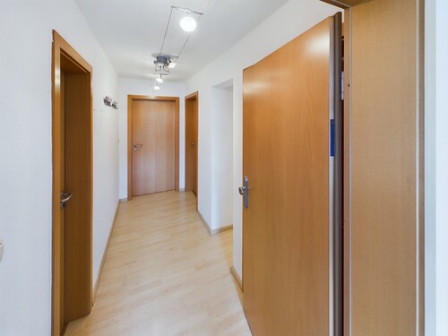 Flur - 3 Zimmer Büro in Neusäß