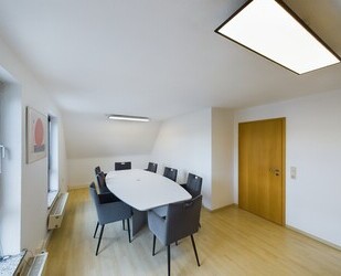Büroräume in zentraler Lage! - 725,90 EUR Kaltmiete, ca.  51,11 m² in Neusäß (PLZ: 86356)