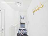 Flur - Mitten im Zentrum: Alle Wege beginnen direkt vor der Haustür - 3-Zimmer-Wohnung (Bieterverfahren)