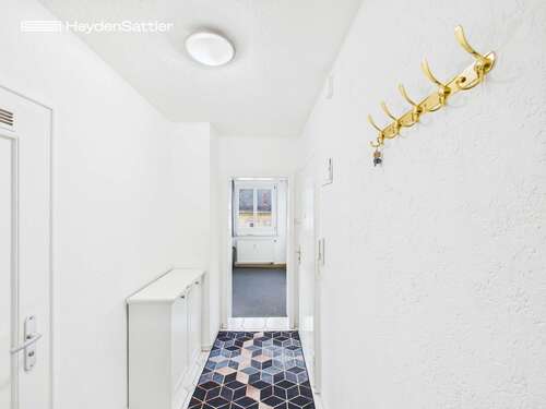 Flur - Mitten im Zentrum: Alle Wege beginnen direkt vor der Haustür - 3-Zimmer-Wohnung (Bieterverfahren)