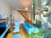Wohnzimmer - Charmante Maisonette-Altbauwohnung im Herzen des Samariterkiezes - Eine Oase der Ruhe und Eleganz