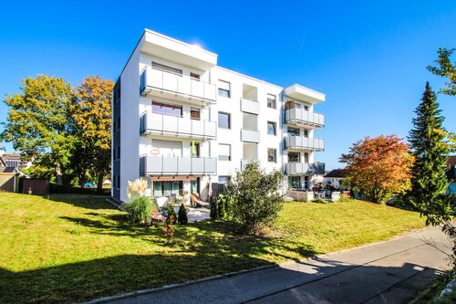 Hausansicht - Renovierte 3-Zimmer-Wohnung mit Garage in Niedereschach!