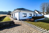 Hausansicht - Bungalow mit 183,00 m&sup2; in Eschbronn zum Kaufen