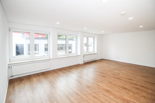 Wohnen/Essen Ansicht 1 - Modernisierte 2-Zimmer-Wohnung mit Einbauküche in Oberndorf a. N.