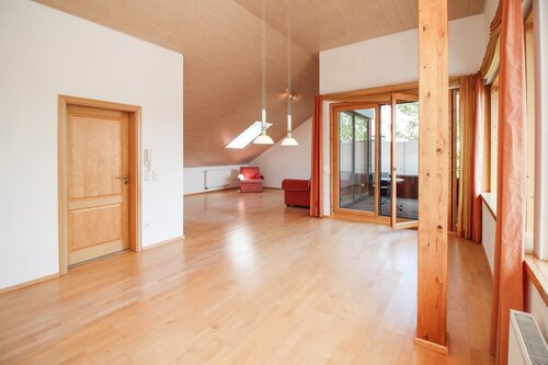 Wohnen / Essen - Wunderschöne Dachwohnung mit zwei Dachterrassen & Garage in Niedereschach
