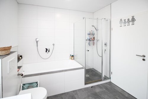 Bad Ansicht 1 - 4 Zimmer Dachgeschoßwohnung in Oberndorf