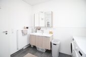Bad Ansicht 2 - Dachgeschoßwohnung mit 105,00 m&sup2; in Oberndorf zur Miete