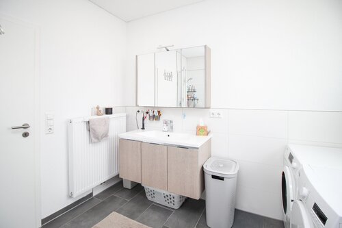 Bad Ansicht 2 - Dachgeschoßwohnung mit 105,00 m&sup2; in Oberndorf zur Miete