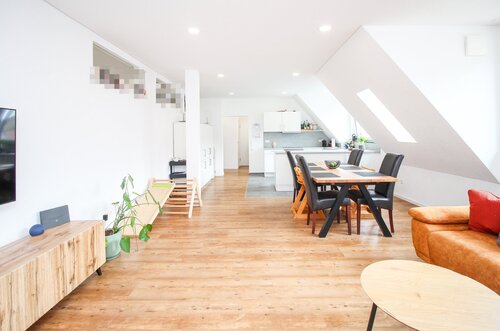 Wohnen / Essen / Küche Ansicht 2 - 4 Zimmer Dachgeschoßwohnung zur Miete in Oberndorf