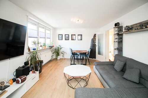 Wohnen/Essen - Modernisierte 2-Zimmer-Wohnung in Oberndorf-Aistaig inkl. Garage!