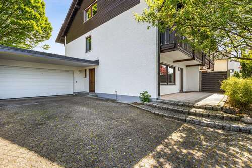 Zum Hauseingang - 