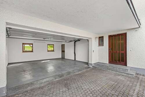 Garage mit elektr. Sektionalto - 