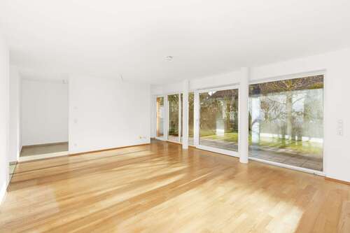 Wohnbereich mit Fensterfront z - Moderne Gartenwohnung in fußläufiger S-Bahn-Entfernung