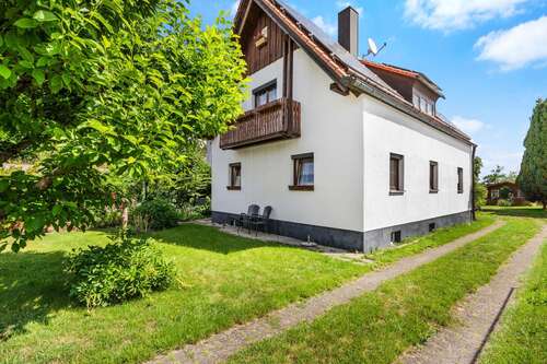 IS42-Außen (2) - Kleines EFH mit Anbau-Umbau-Neubaupotential auf großem Grundstück