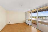 Wohnzimmer - 2 Zimmer Appartement zum Kaufen in München