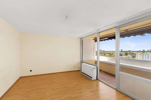 Wohnzimmer - 2 Zimmer Appartement zum Kaufen in München