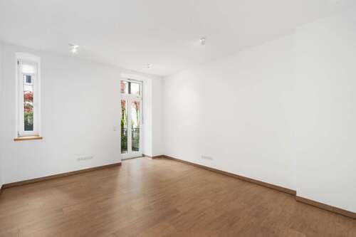 Büro mit Balkonzugang - 