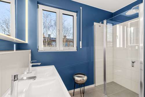 mit großer Dusche - 