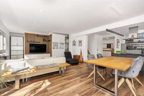 Wohnzimmer - 4 Zimmer Einfamilienhaus in München