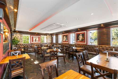 EG: Gaststätte - 8 Zimmer Mehrfamilienhaus, Wohnhaus in Übersee