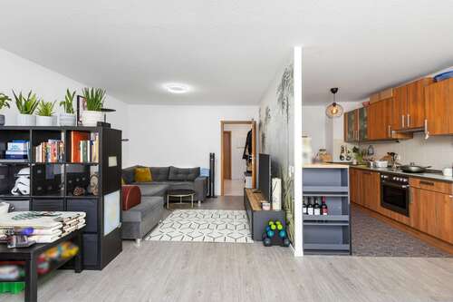 Wohnbereich mit Küche - Erdgeschoßwohnung mit 82,67 m&sup2; in Germering zur Miete