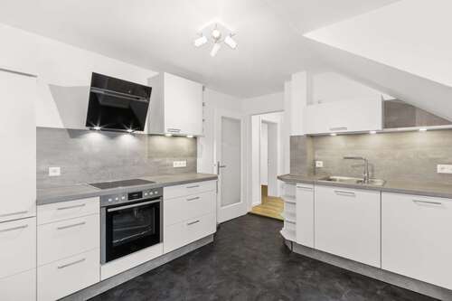Wohnküche - 2 Zimmer Dachgeschoßwohnung zur Miete in München