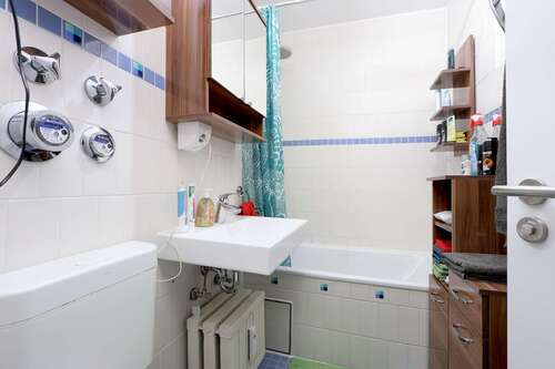 Gepflegtes Wannenbad - 