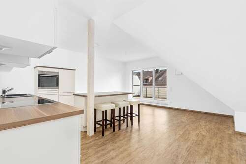 Großer, heller Wohnbereich - 2 Zimmer Dachgeschoßwohnung zum Kaufen in München
