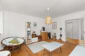 Wohnzimmer - 2 Zimmer Appartement zum Kaufen in München