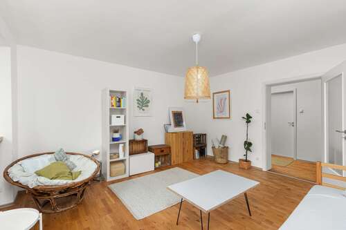 Wohnzimmer - 2 Zimmer Appartement zum Kaufen in München