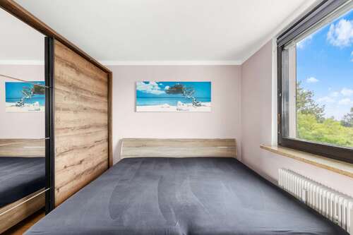 mit geräumigem Kleiderschrank - 