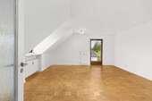 Wohnzimmer - 3 Zimmer Dachgeschoßwohnung zur Miete in München