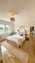 Großzügiges Schlafzimmer - (KI generiert) - 